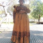 Herero vrouw in vol ornaat