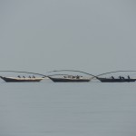Drie met elkaar verbonden boten